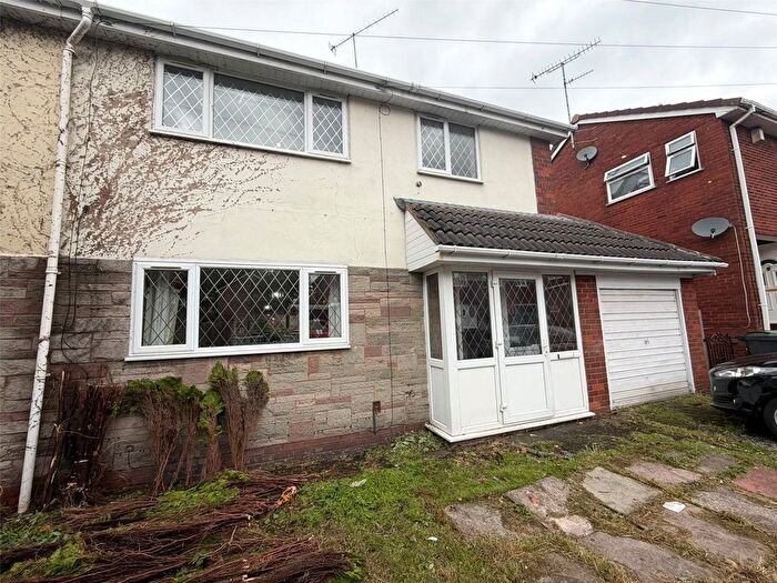 3 Bedroom Semi-Detached House To Rent In Double Row, Netherton, DY2