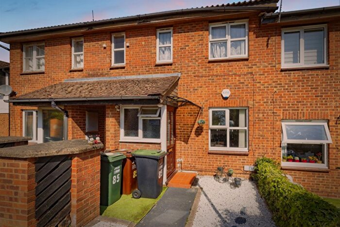 1 Bedroom Maisonette For Sale In Redwood Close, Watford, WD19