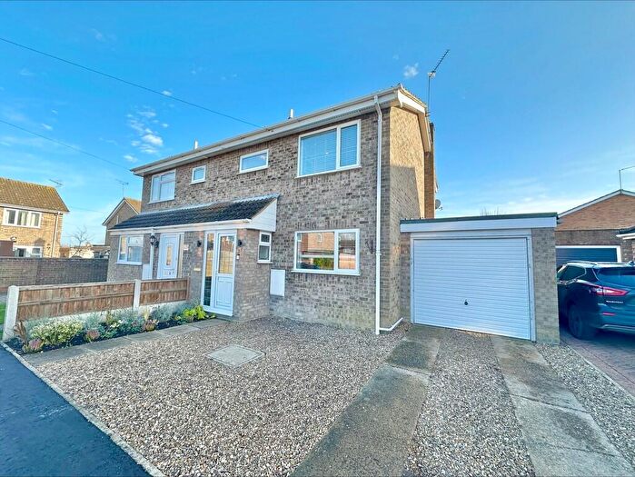 3 Bedroom Semi-Detached House For Sale In Spruce Avenue, Ormesby, NR29