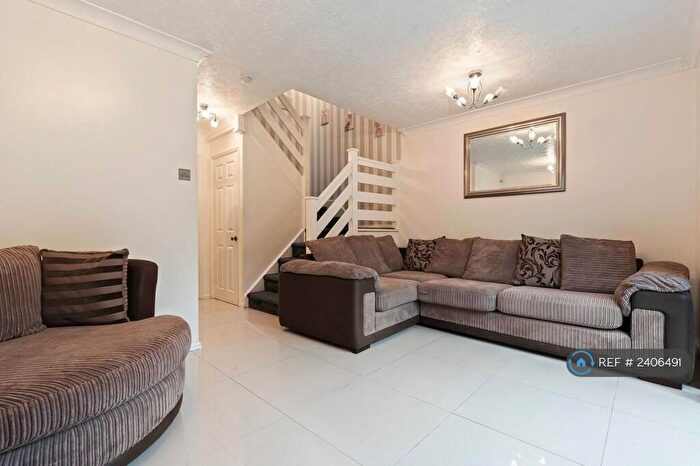 3 Bedroom Semi-Detached House To Rent In Knights Manor Way, Dartford, DA1