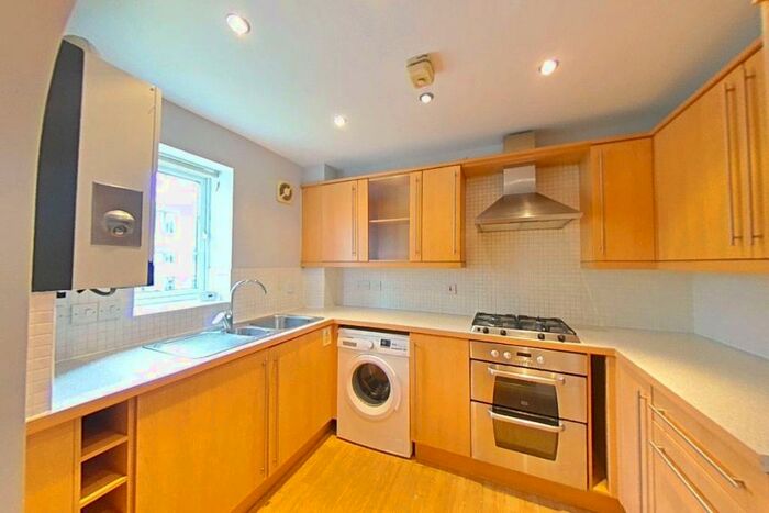 3 Bedroom Flat To Rent In Cherry Croft, Loughborough - Inc Bills, LE11