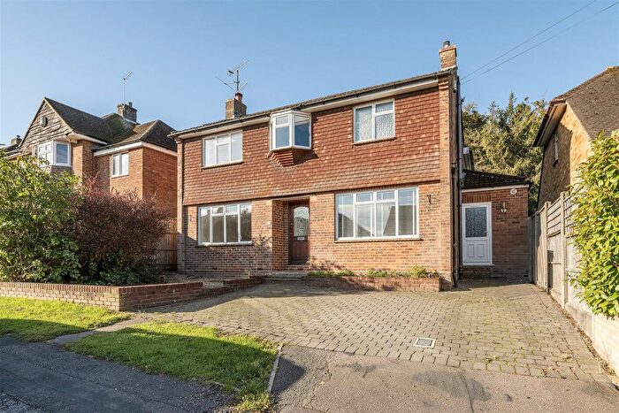 4 Bedroom Detached House For Sale In Park Rise, Harpenden, AL5