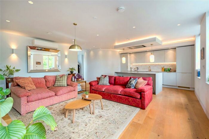 3 Bedroom Apartment To Rent In Swains Lane, London, N6