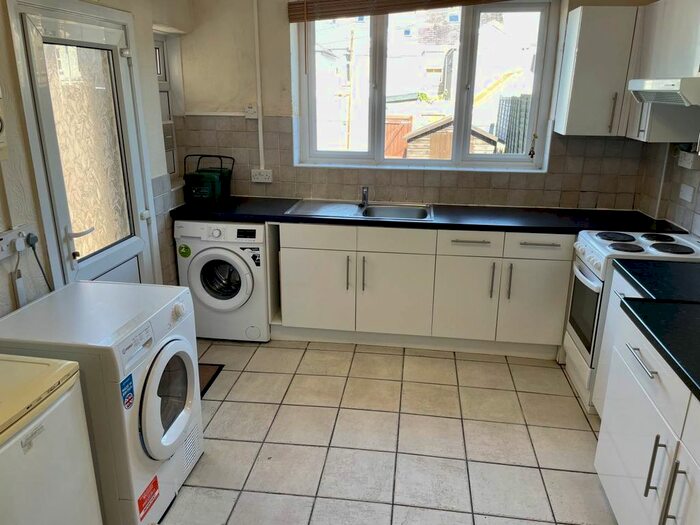 4 Bedroom Property To Rent In Alexandra Terrace, Brynmill, Swansea, SA2