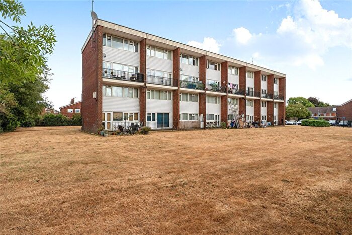 2 Bedroom Flat For Sale In Kingsmead, Westerham, Kent, TN16
