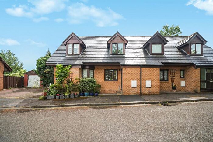1 Bedroom Terraced House For Sale In Bradshaws Close, London, SE25