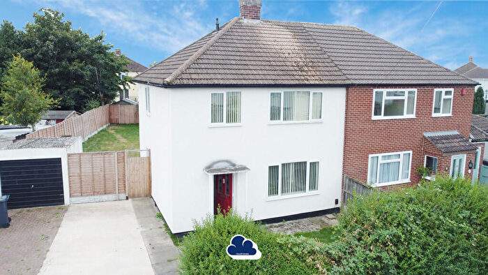 3 Bedroom Semi-Detached House For Sale In Brewer Road, Bulkington, CV12