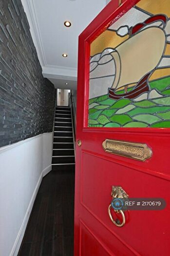 2 Bedroom Flat To Rent In Fyfield Road, Enfield, EN1