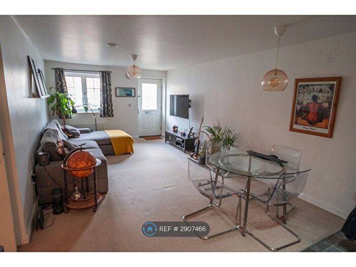 2 Bedroom Flat To Rent In Wellesbourne Crescent, High Wycombe, HP13