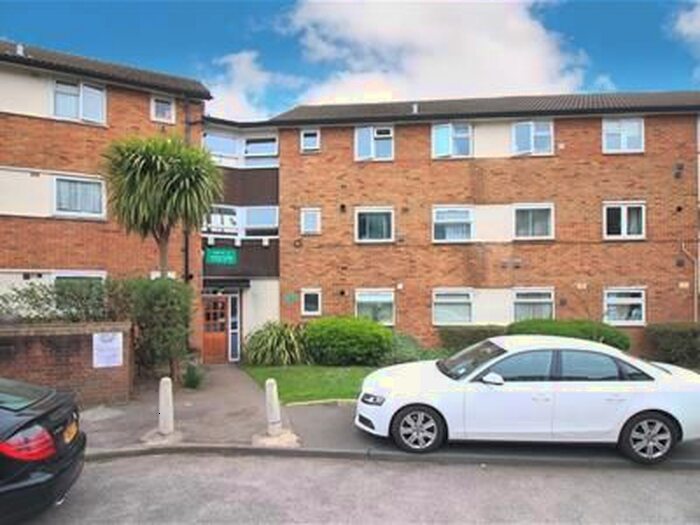 1 Bedroom Flat To Rent In Jersey Road, London, Housnlow, TW3