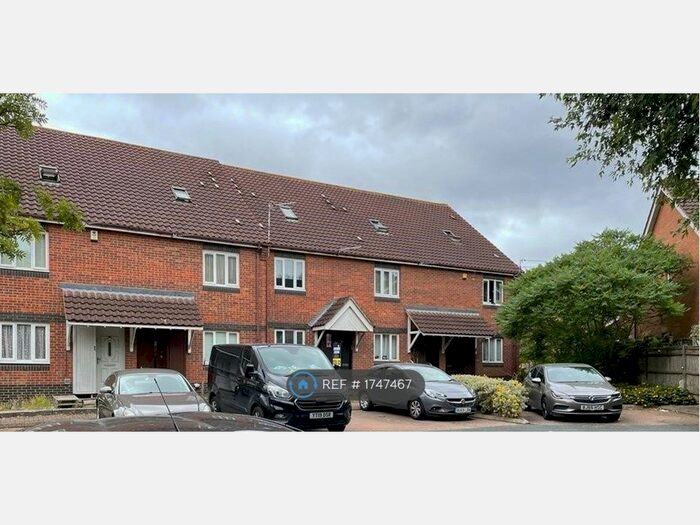 2 Bedroom Maisonette To Rent In Heatherbank Close, Crayford, Dartford, DA1