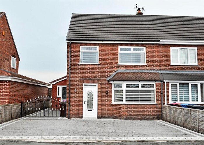 3 Bedroom Semi-Detached House For Sale In Rose Avenue, Irlam, M44