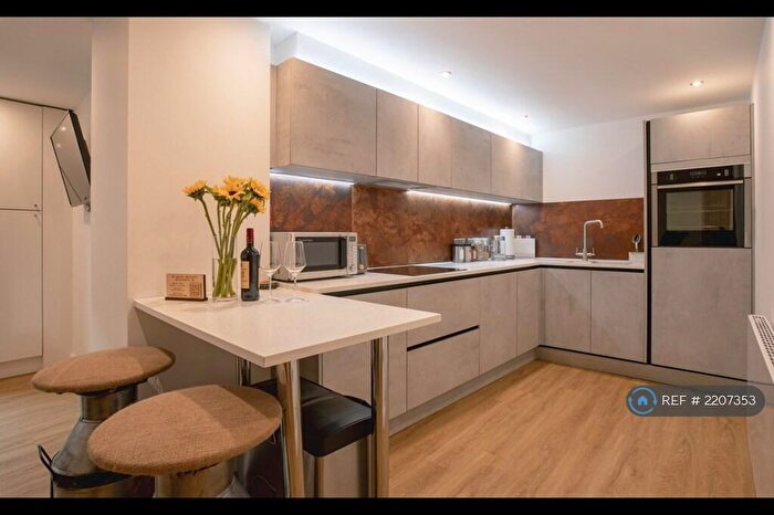 2 Bedroom Flat To Rent In Wood Street, Swindon, SN1