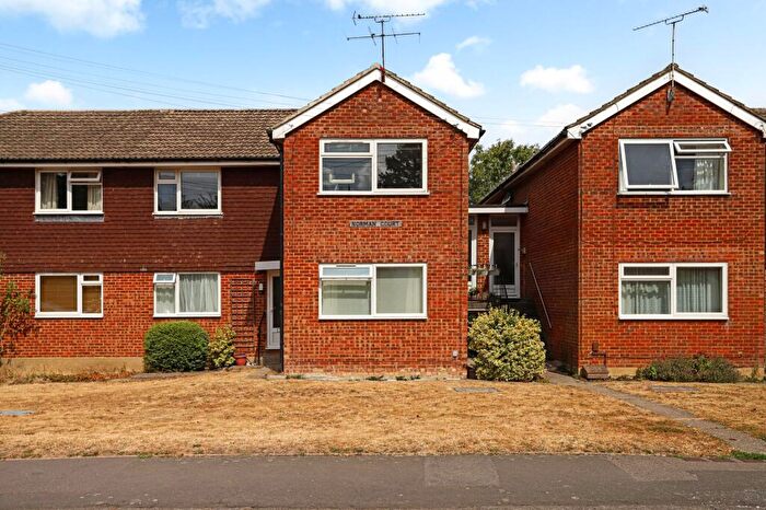 2 Bedroom Flat For Sale In Alfred Road, Farnham, GU9