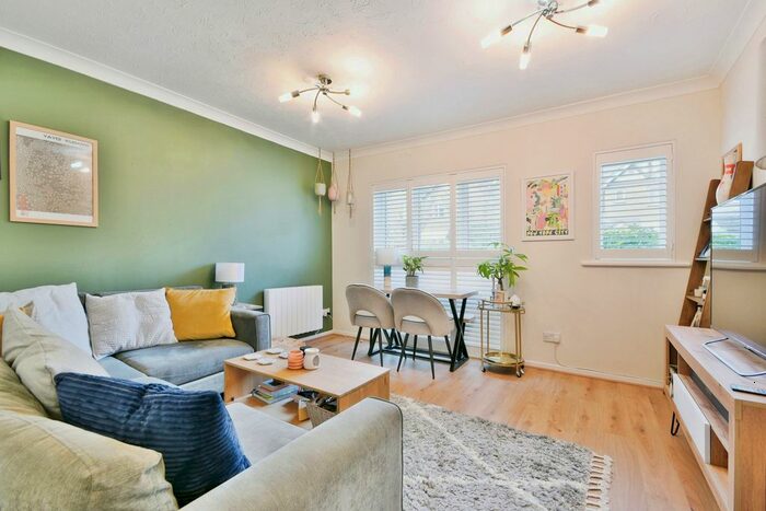 1 Bedroom Flat To Rent In Farrow Lane, London, SE14