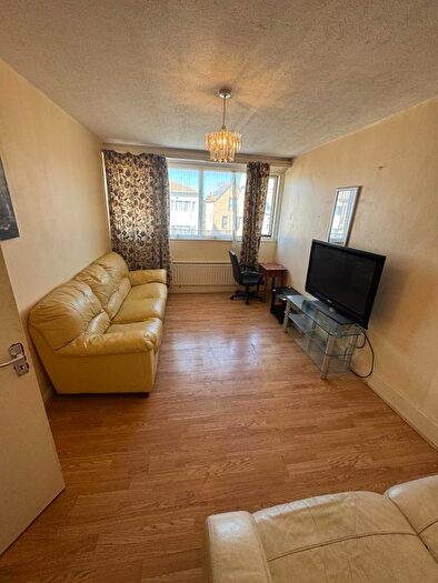 2 Bedroom Flat To Rent In Freshwater Court, Southall, UB1