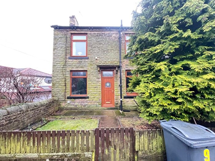 2 Bedroom End Of Terrace House To Rent In Grove Terrace, Pudsey, West Yorkshire, LS28