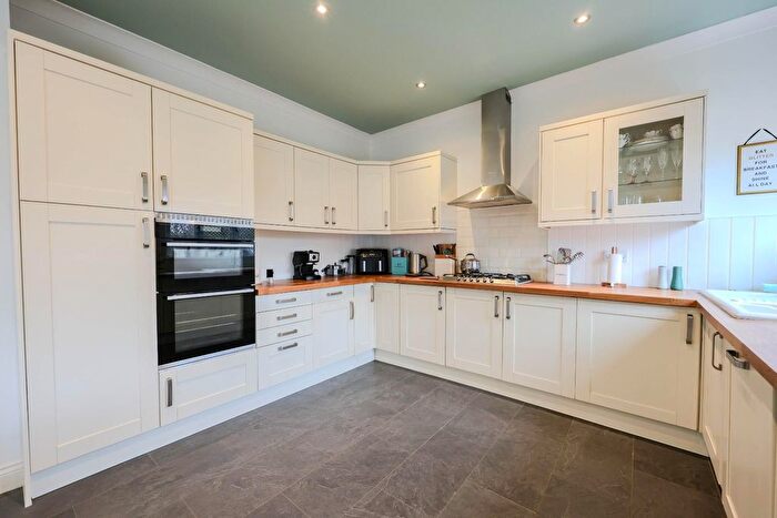4 Bedroom Detached House For Sale In Tyrone Road, Southend-On-Sea, SS1