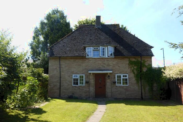 3 Bedroom Semi-Detached House To Rent In Manor Gardens, Ringwood, BH24