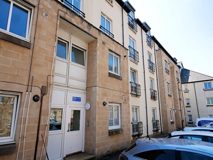 2 Bedroom Flat To Rent In Waverley Park, Abbeyhill, Edinburgh, EH8