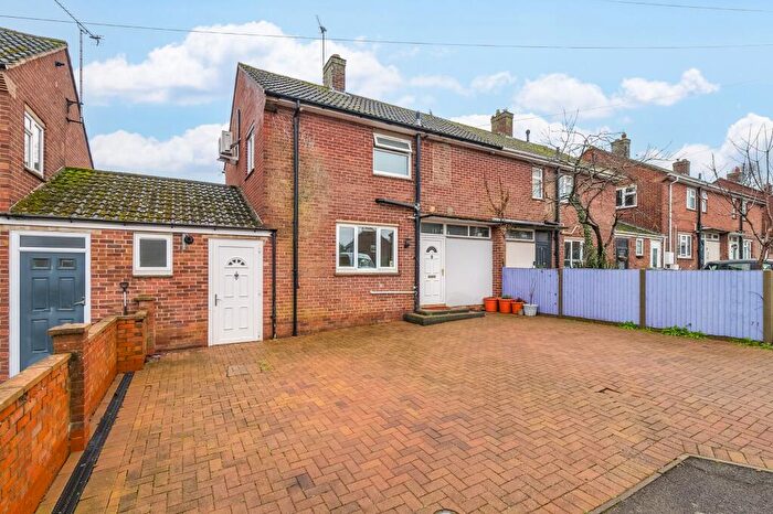 3 Bedroom Semi Detached House For Sale In Dukes Road, Ampthill, MK45