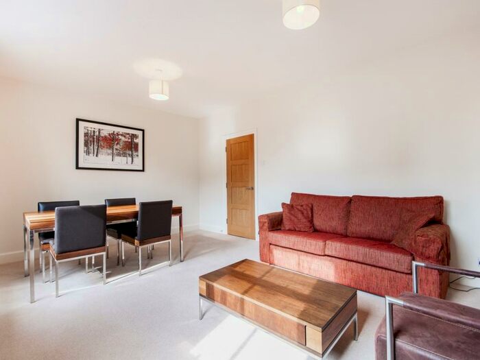 1 Bedroom Apartment To Rent In Walton Crescent, Oxford, OX1