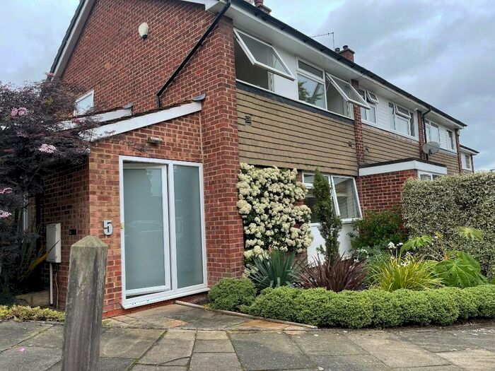 3 Bedroom End Of Terrace House To Rent In The Birches, London, SE7