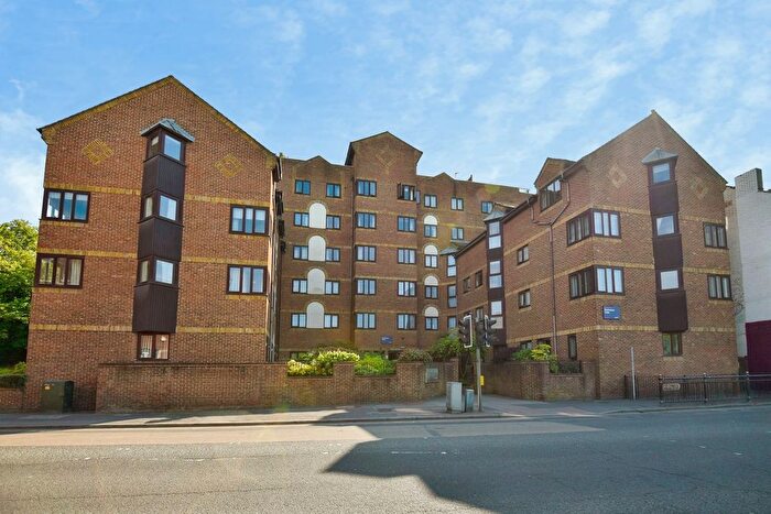 2 Bedroom Flat For Sale In Rochester Gate, High Street, Rochester, Kent, ME1