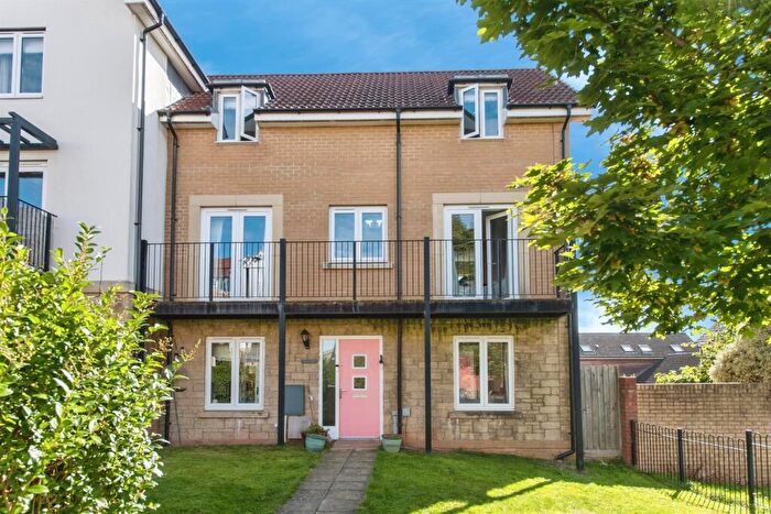 5 Bedroom End Of Terrace House For Sale In Admiral Way, Exeter, EX2