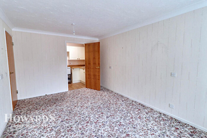 1 Bedroom Flat For Sale In Deneside, Great Yarmouth, NR30