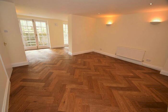 3 Bedroom Flat To Rent In Merton Road, London, SW19