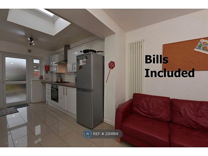 5 Bedroom Semi-Detached House To Rent In Benbrick Road, Guildford, GU2