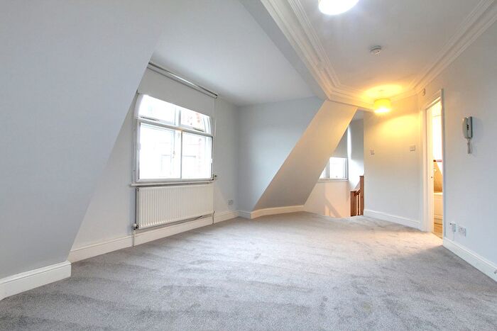 1 Bedroom Flat To Rent In King Street (), Hammersmith, W6