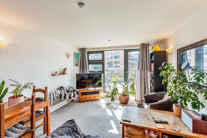 1 Bedroom Apartment For Sale In Deanery Road, Bristol, BS1