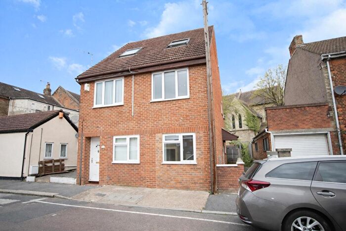 2 Bedroom Semi Detached House For Sale In Grange Road, Rochester, ME2