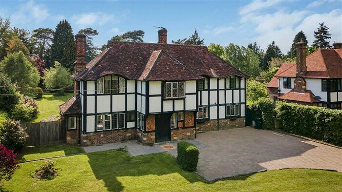 5 Bedroom Detached House To Rent In West Common, Harpenden, AL5