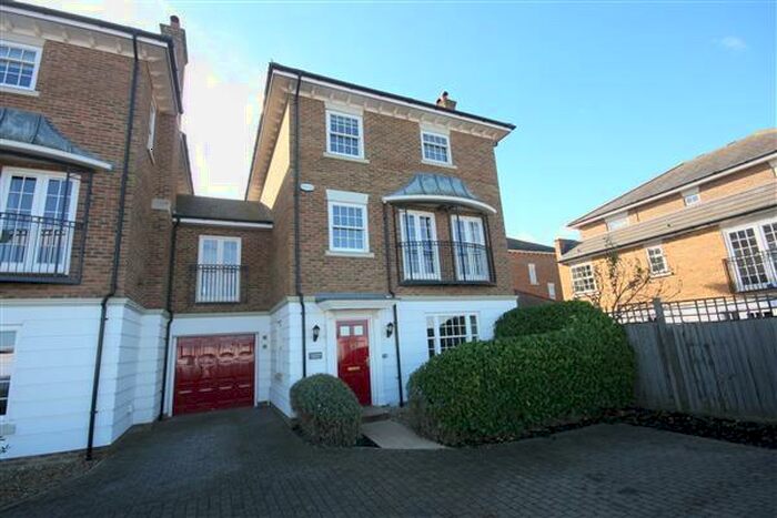 5 Bedroom Town House To Rent In Greensleeves, ME19