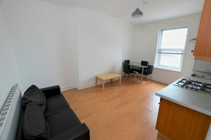 2 Bedroom Flat To Rent In Westow Hill, London, SE19