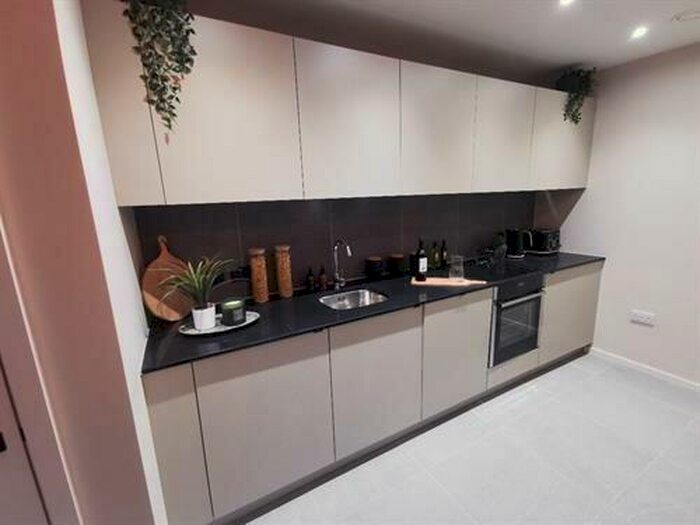 2 Bedroom Apartment To Rent In City Gardens, M15