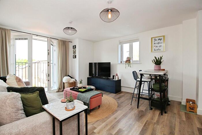 2 Bedroom Flat For Sale In Buckthorn Avenue, Leeds, LS7