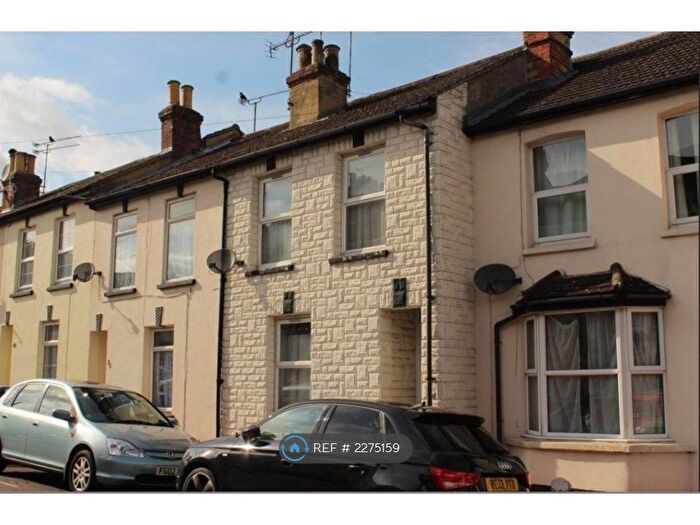 2 Bedroom Terraced House To Rent In Lysons Road, Aldershot, GU11