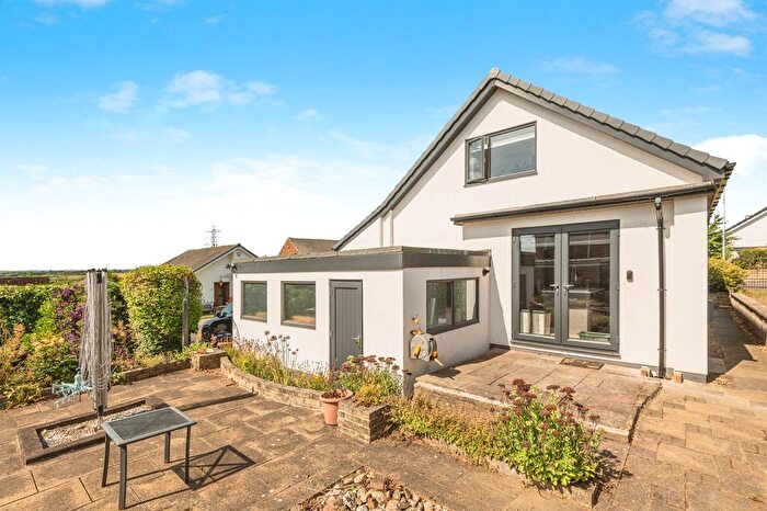 3 Bedroom Detached House For Sale In Redhill Crescent, Tingley, Wakefield, WF3