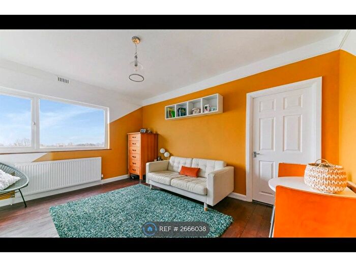 2 Bedroom Flat To Rent In Kirkdale, London, SE26