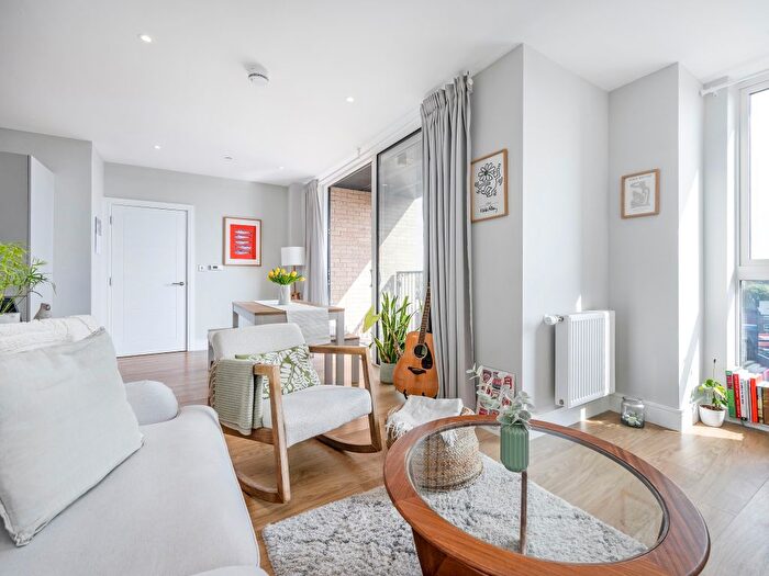 1 Bedroom Flat For Sale In Summerstown, London, SW17