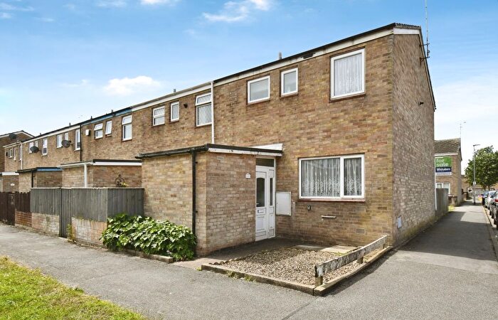 3 Bedroom End Terrace House For Sale In Reigate Close, Hull, HU8