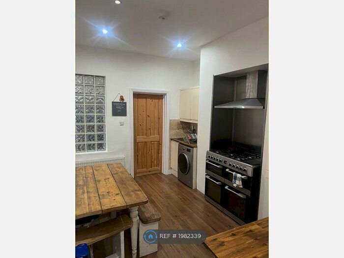 2 Bedroom Flat To Rent In Parchmore Road, Thornton Heath, CR7