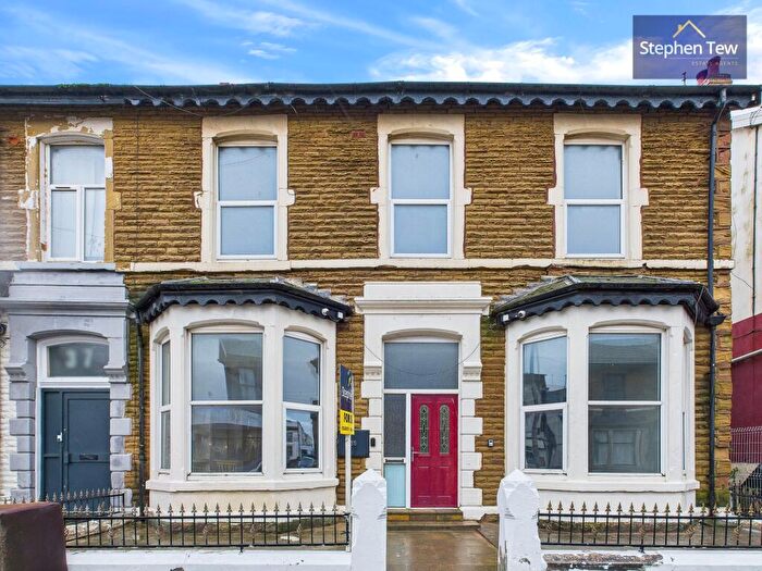 5 Bedroom Semi Detached House For Sale In Wellington Road, Blackpool, FY1