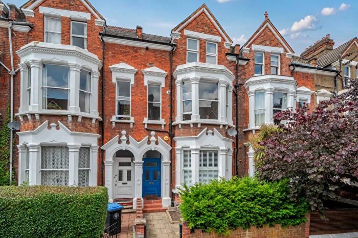 2 Bedroom Flat For Sale In Plympton Road, London, NW6