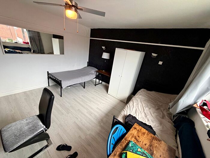 2 Bedroom Flat To Rent In Rainford Avenue, Manchester, M20