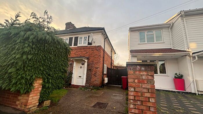 3 Bedroom Semi-Detached House To Rent In Eastcroft, Slough, Berkshire, SL2